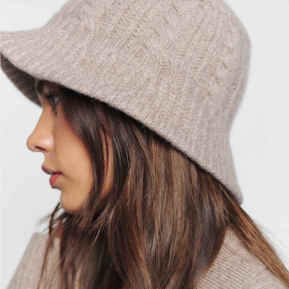 Reformation Emil Knit Cashmere Hat - Picture 2 of 3